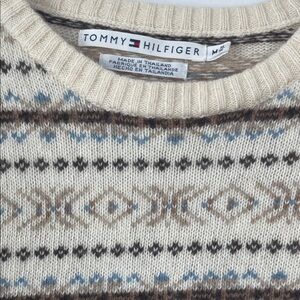 Tommy Hilfiger Women’s Beige and Blue Patterned Sweater